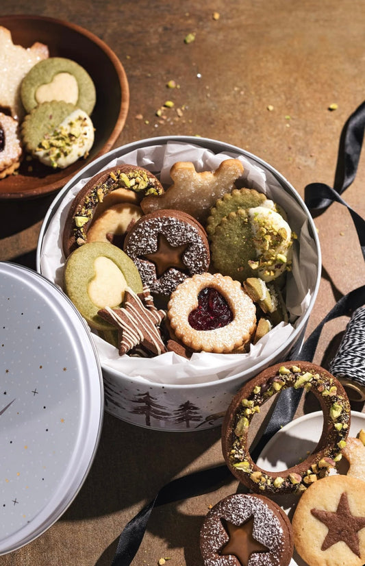 Traditional Christmas Cookie Tin